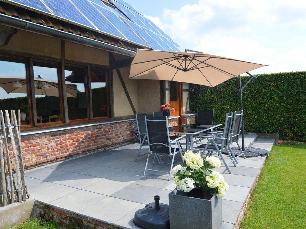 With A Broad View Over The Hilly Landscape Flobecq Exterior foto