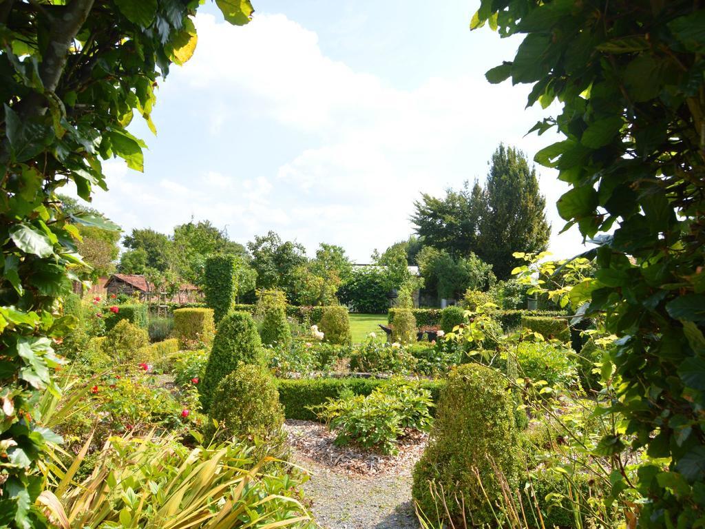 With A Broad View Over The Hilly Landscape Flobecq Exterior foto